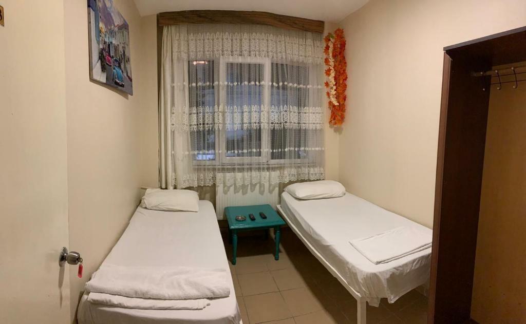 Hayat Pansiyon Hostel Istanboel Buitenkant foto